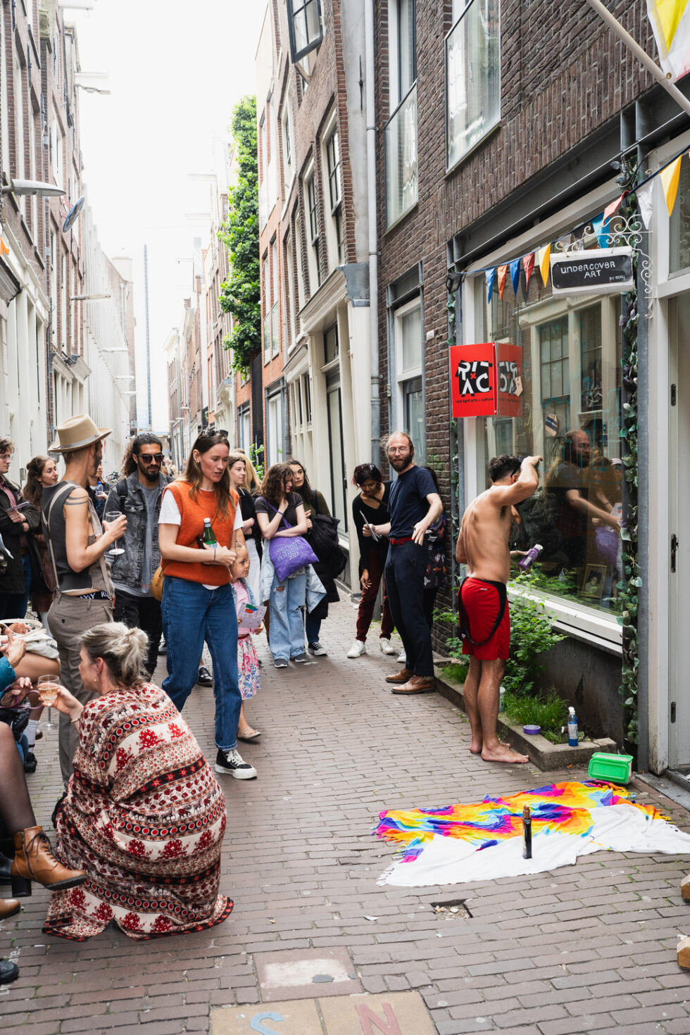Street art performance in Amsterdam: artist painting with onlookers